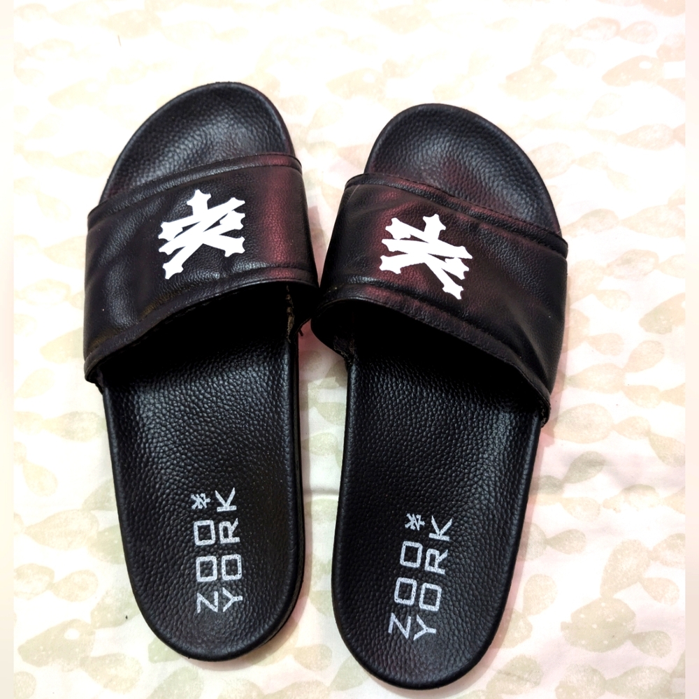 Youth zoo York slides